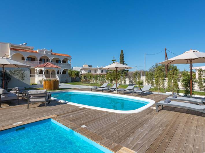 Ferienhaus für 10 Personen, mit Balkon und Pool sowie Garten in Archangelos