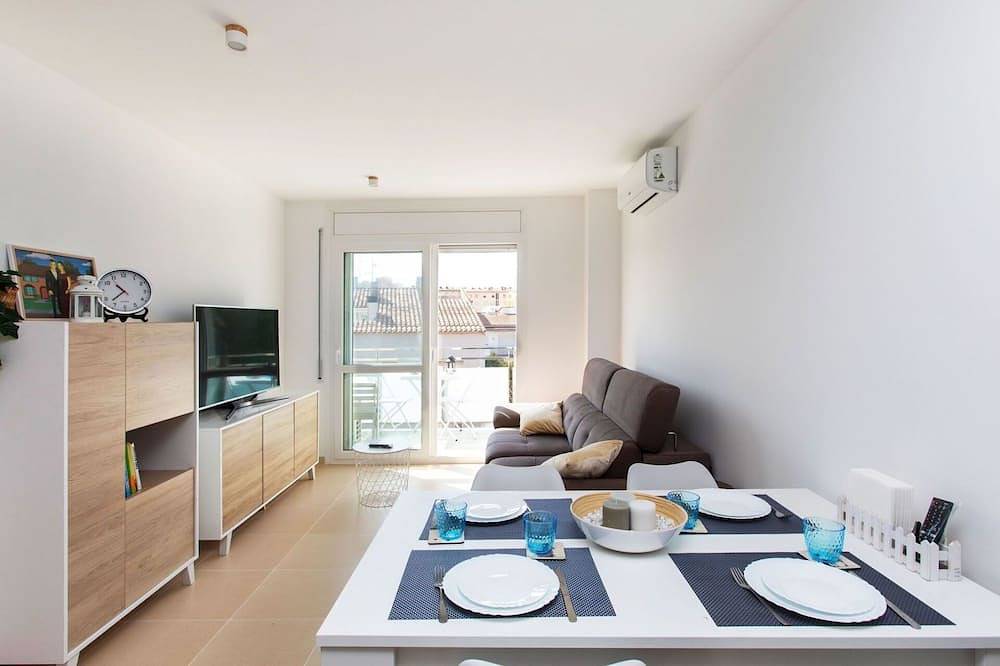 Apartamento entero, Precioso apartamento para 4 personas con Wifi, A/C, Tv y balcón in Sant Antoni de Calonge, Costa Brava