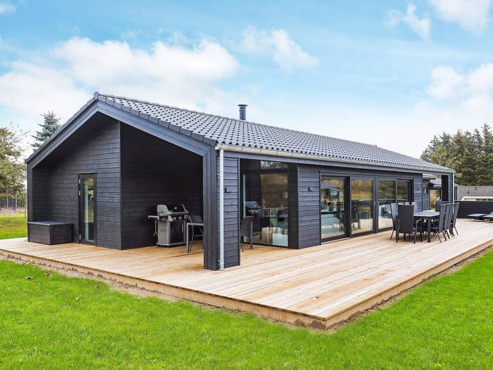 Ferienhaus für 10 Personen, mit Whirlpool und Terrasse sowie Garten in lønstrup