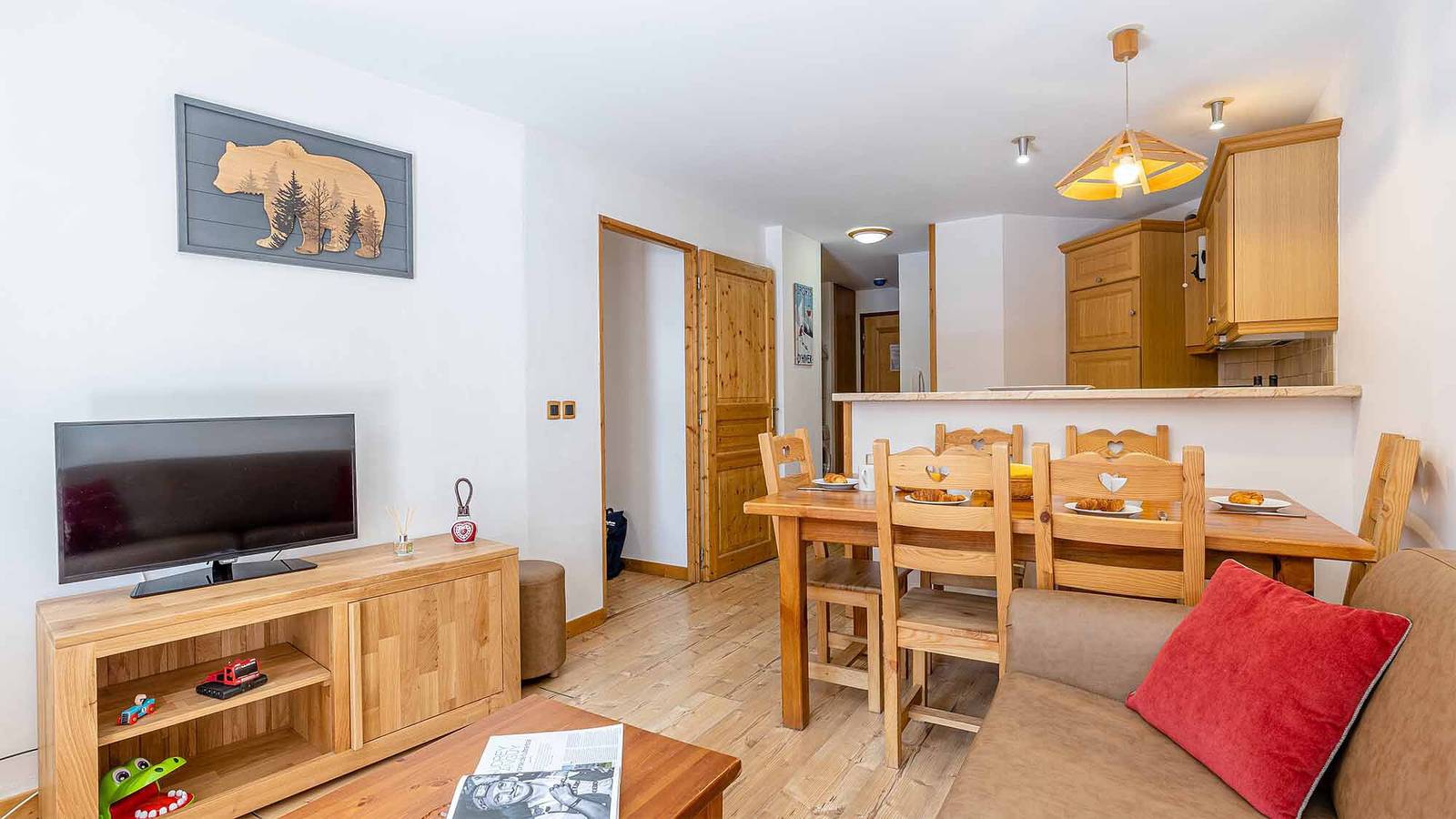 Entire apartment, Résidence Les Jardins de la Vanoise in Pralognan-la-Vanoise, Vanoise National Park