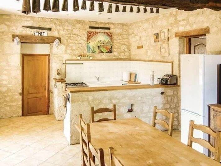 Location de vacances pour 6 personnes, avec vue et jardin ainsi que terrasse et piscine, animaux acceptés à Saint-Aubin-de-Cadelech - 3