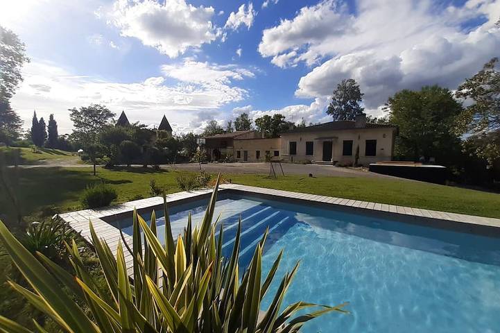 Gîte pour 6 personnes, avec terrasse ainsi que piscine et jardin, animaux acceptés à Sadirac - 4