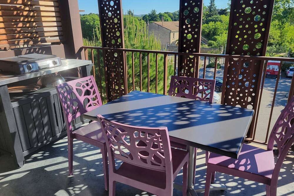 Apartamento entero, Beautiful T3, 700 m from the Pont du Gard in Remoulins, Region de Nimes