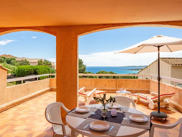 Location de vacances pour 4 personnes, avec terrasse et jardin à Sainte-Maxime