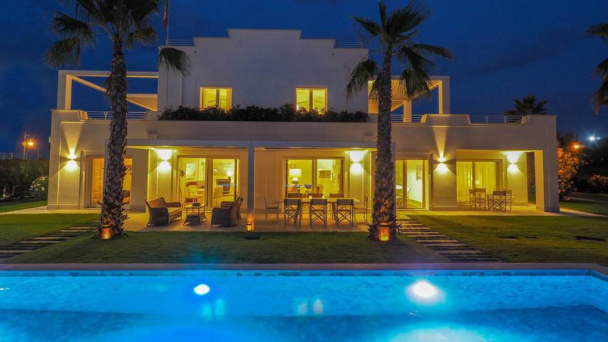 Location de vacances pour 12 personnes, avec Terrasse ainsi que Jacuzzi et Jardin à Misano Adriatico