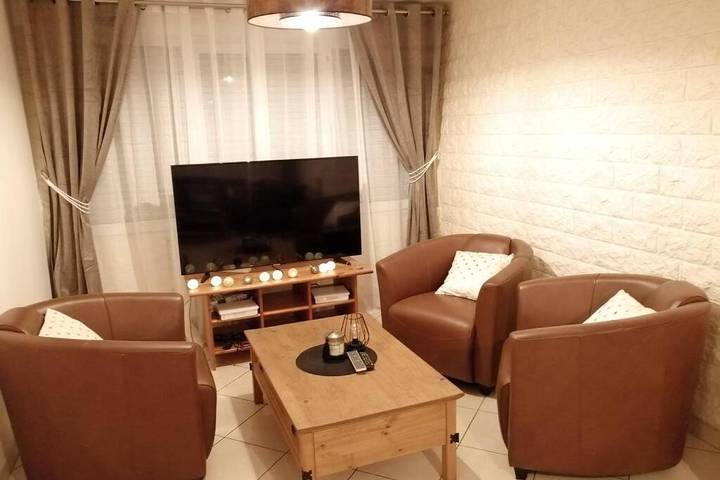 Gîte pour 8 personnes, avec Terrasse ainsi que Jardin et Vue dans Beuvrages