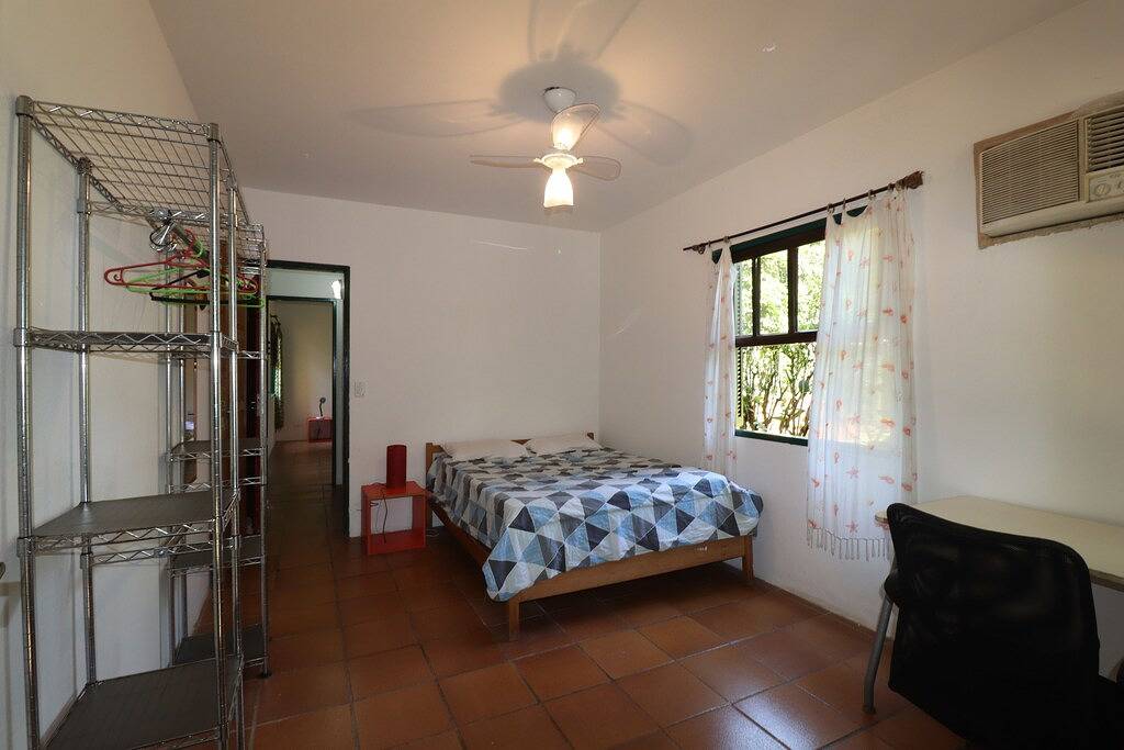 Schönes und großes Haus mit 4 Schlafzimmern, Balkon mit Hängematten, Garten. in São Sebastião, Região Metropolitana do Vale do Paraíba e Litoral Norte