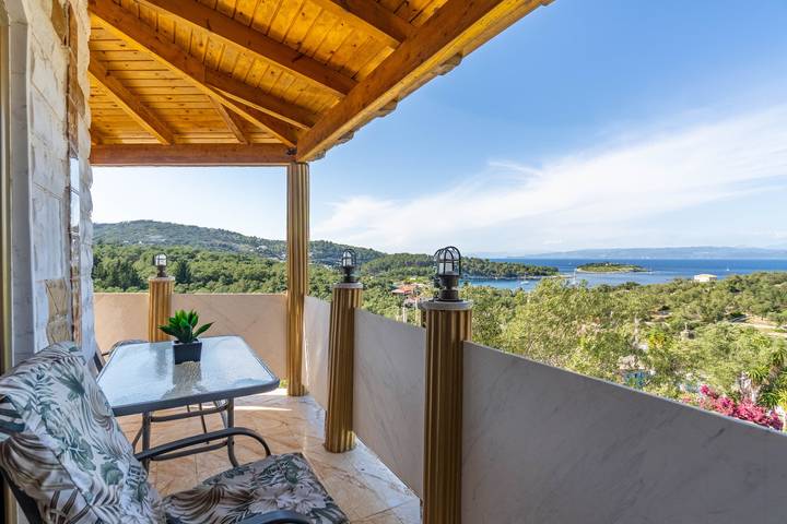 Ferienwohnung für 2 Personen, mit Balkon und Garten in Griechenland