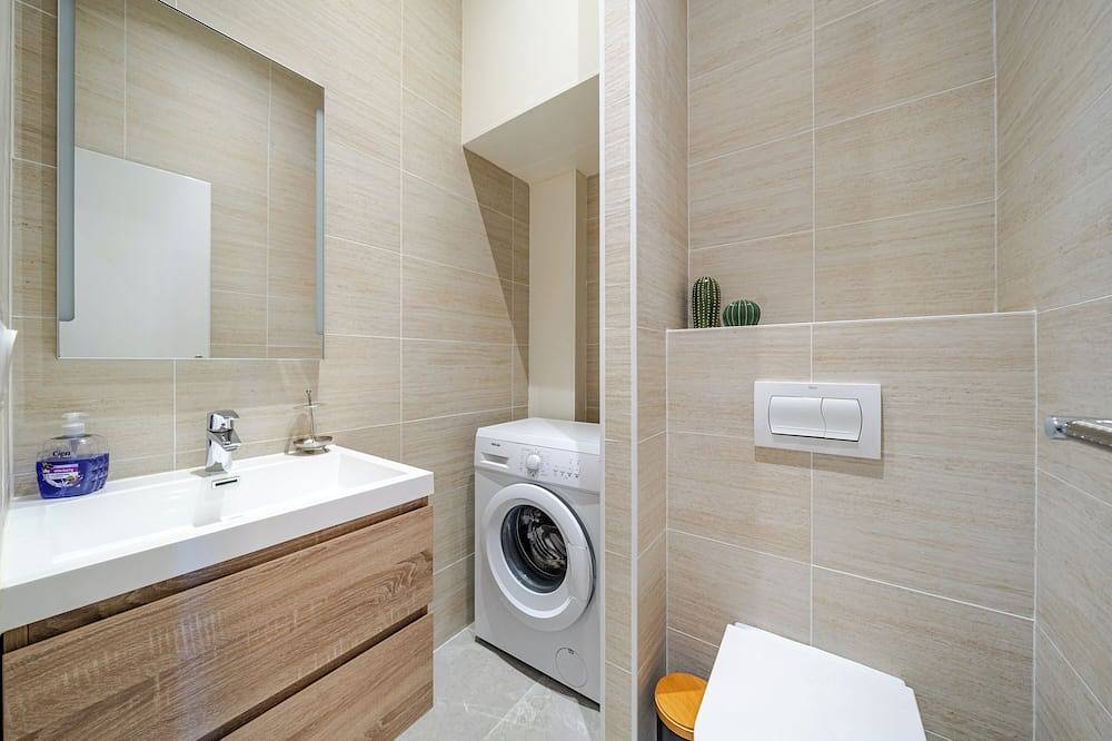 Entire apartment, 1-Br Monaco Apartment - 1 minute to Monaco in Beausoleil, Nice region