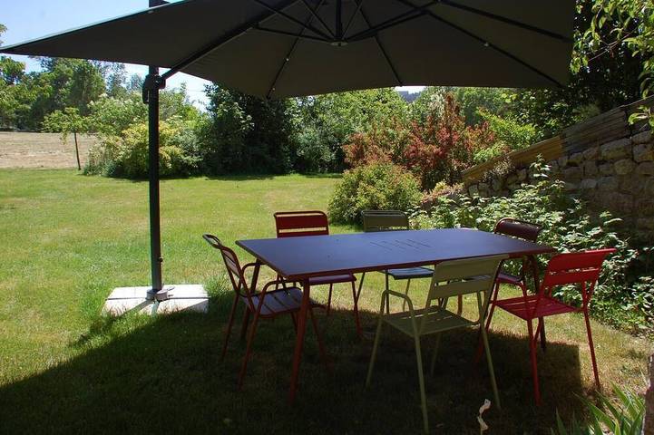 Location de vacances pour 6 personnes, avec jardin à Saint-Romain (Puy-de-Dôme)