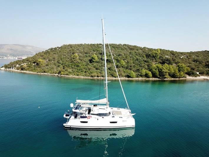 Boat for 10 people, with hot tub in England