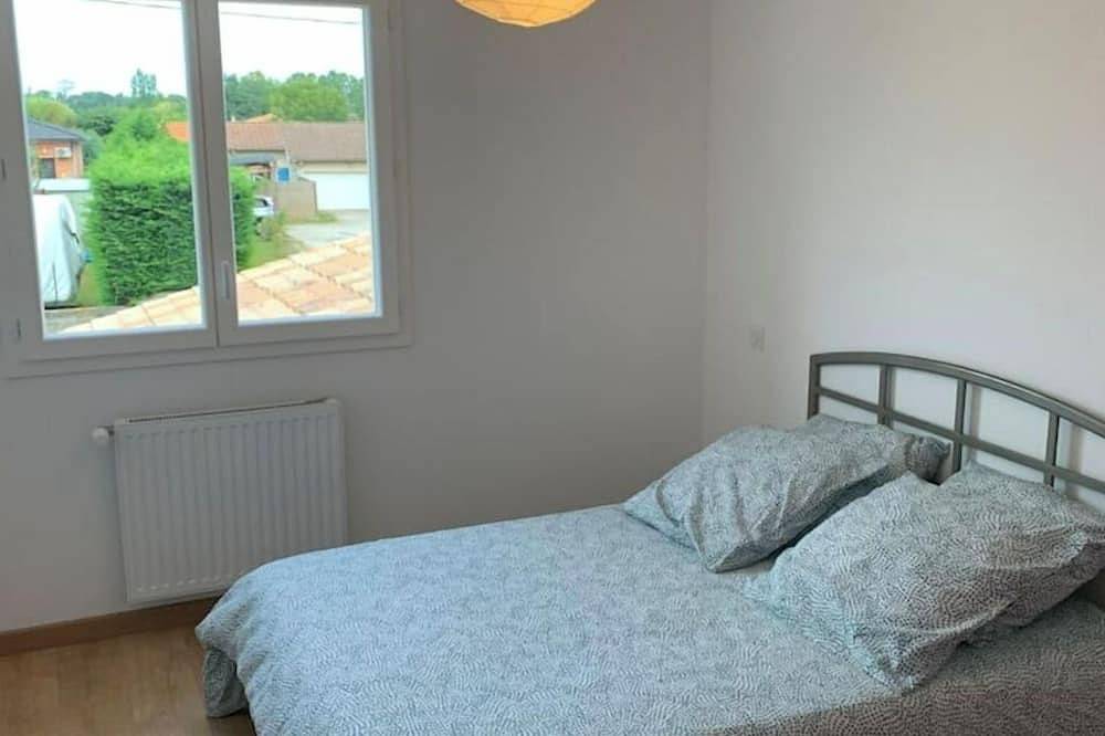 Large new 3-bedroom house for 6 people in Saint-Loubès, Bordeaux region
