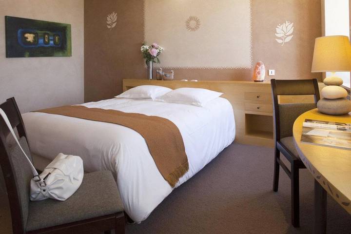 Hôtel pour 3 personnes, avec terrasse ainsi que jardin et piscine à Rieupeyroux - 4