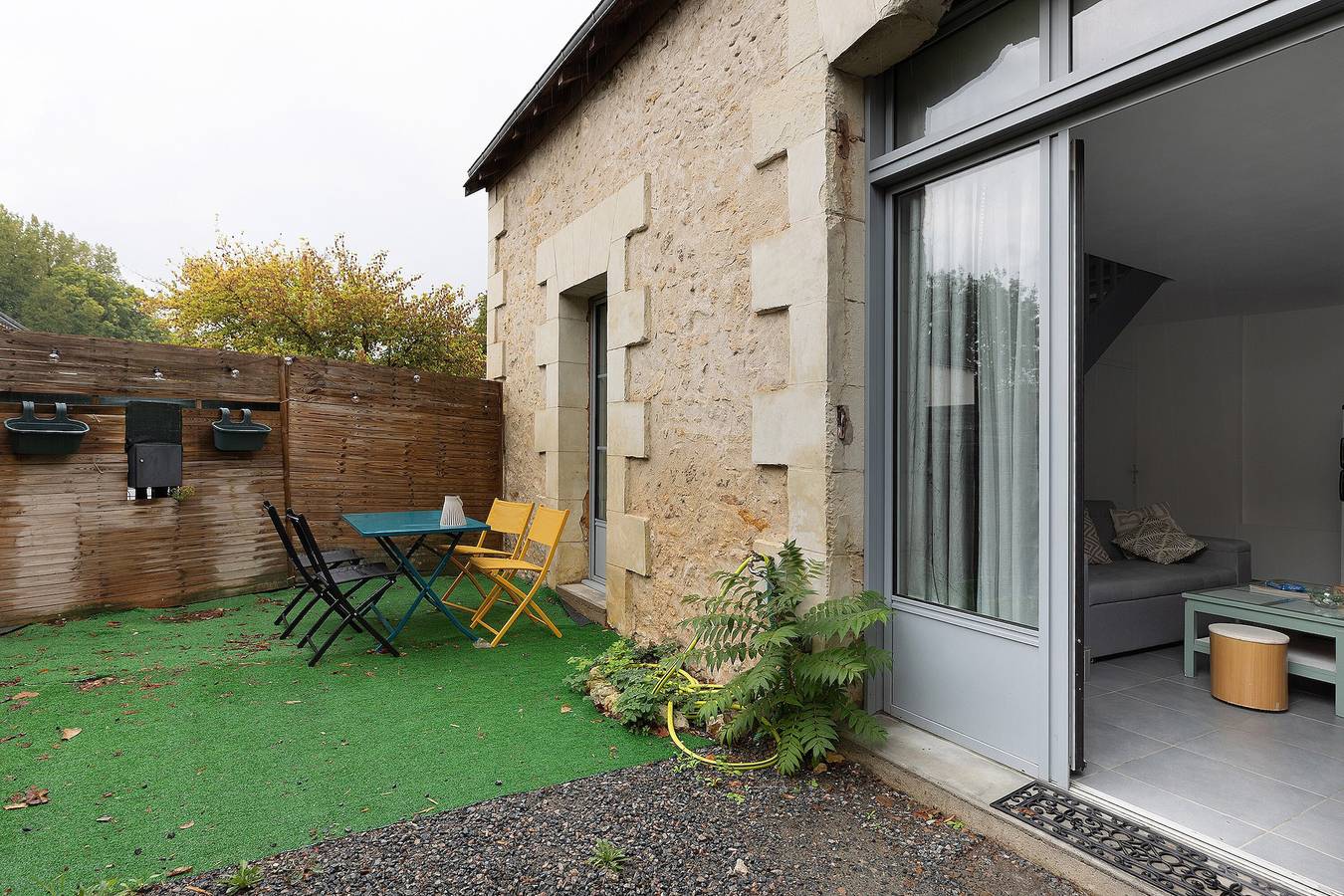 Air-conditioned “La Grange” House with Private Terrace, Wi-Fi, and AC in Azay-le-Rideau, Loire Valley