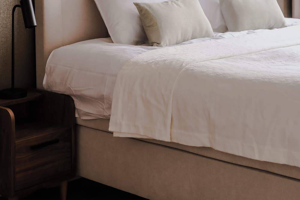 Apartamento entero, City Center Penthouse w/ Free Parking & City Views in Róterdam, Holanda Sur