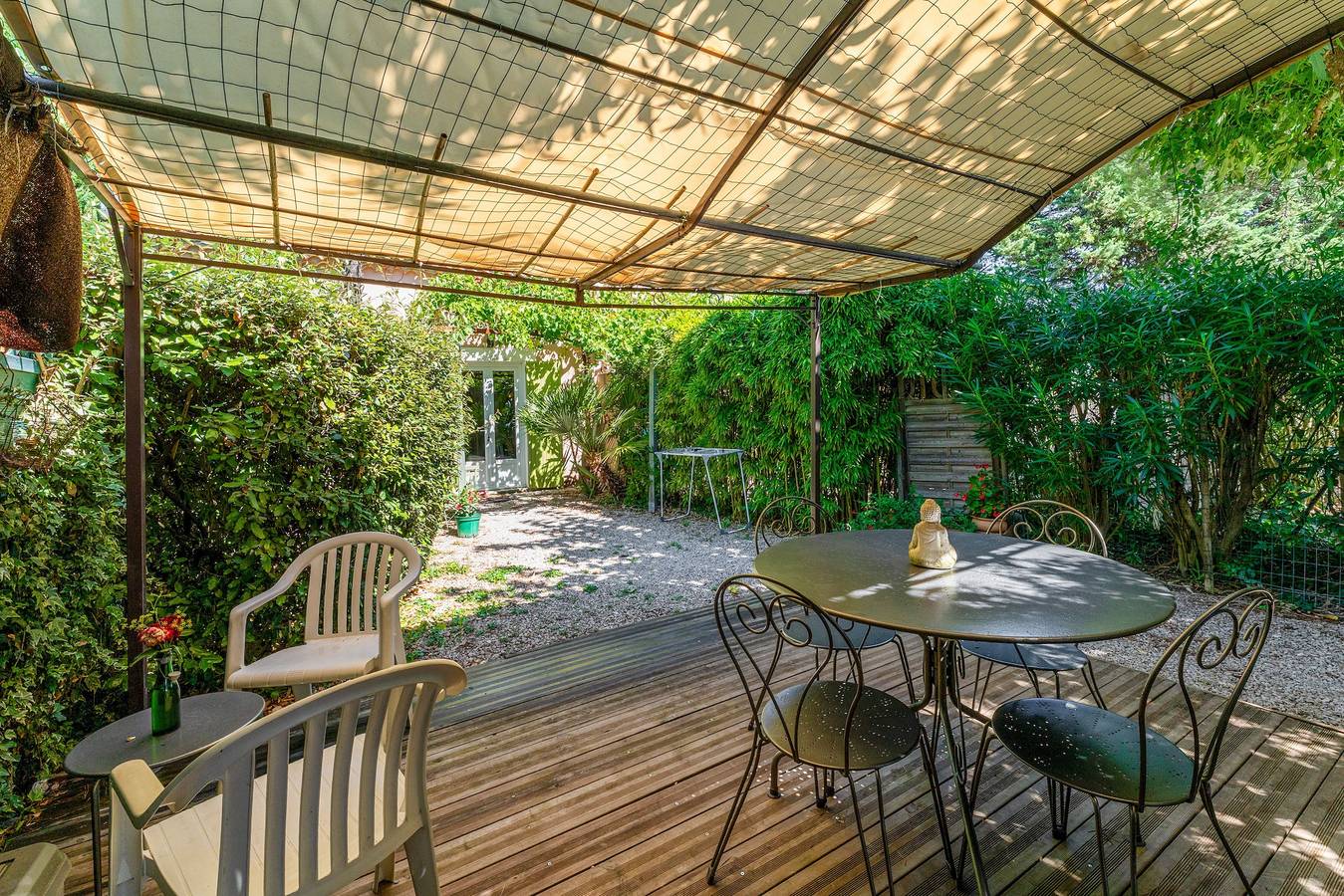 Studio entier, Studio « Le Petit Mas des Pins » avec piscine partagée, Wi-Fi et climatisation in Eygalières, Région d'Arles