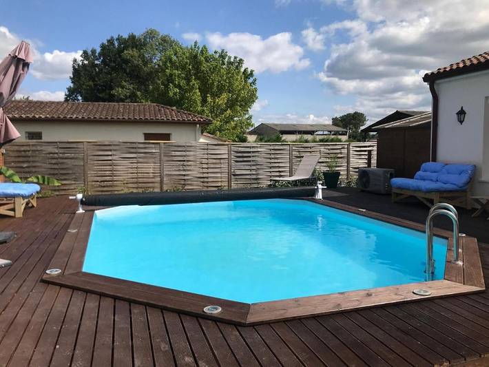 Appartement de vacances pour 2 personnes, avec terrasse ainsi que piscine et jardin