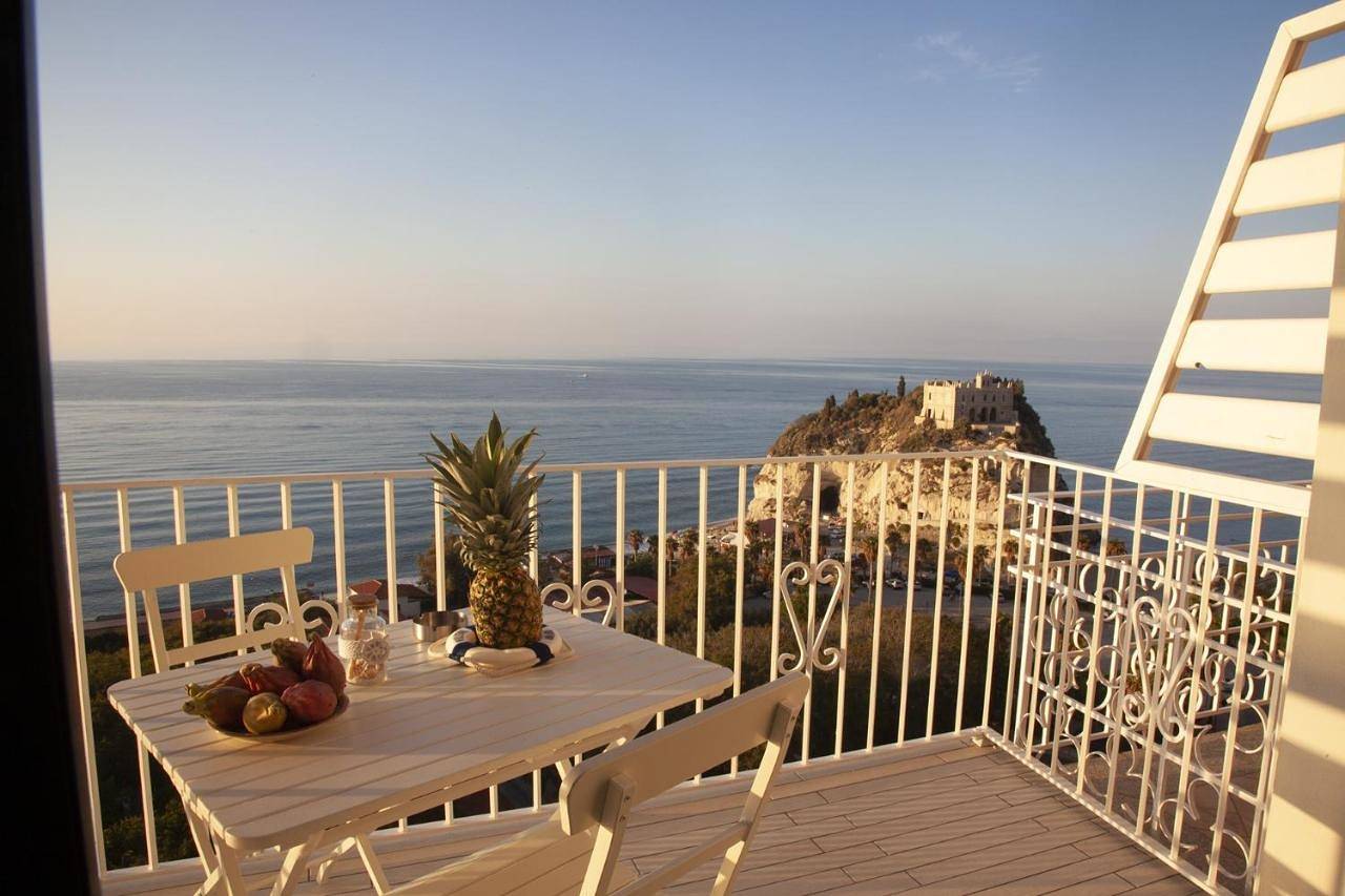 Le Tolde del Corallone in Spiaggia del Convento, Tropea