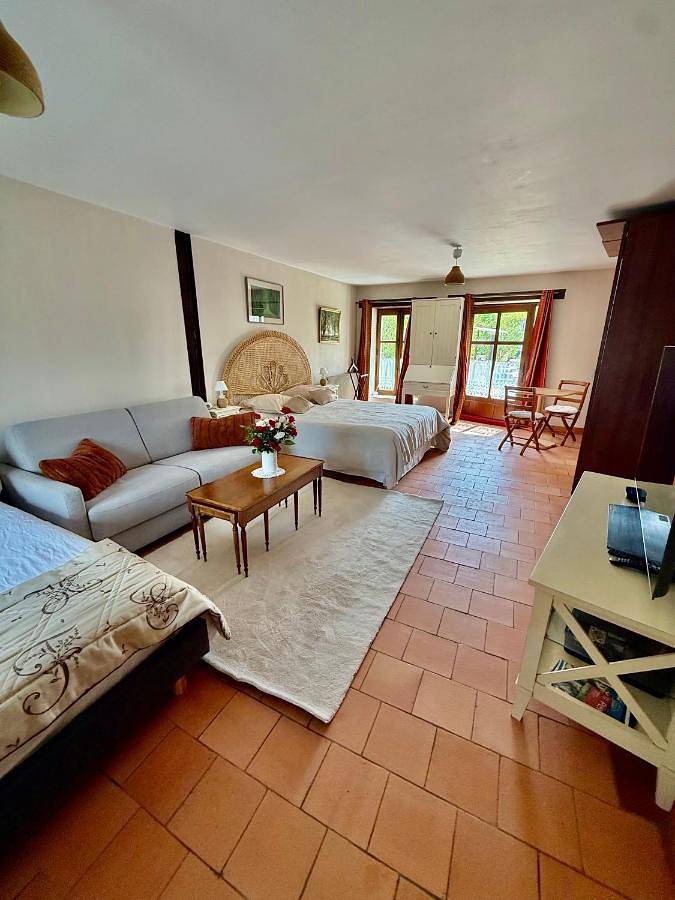 Location de vacances pour 5 personnes, avec jardin ainsi que vue et piscine à Abilly - 2