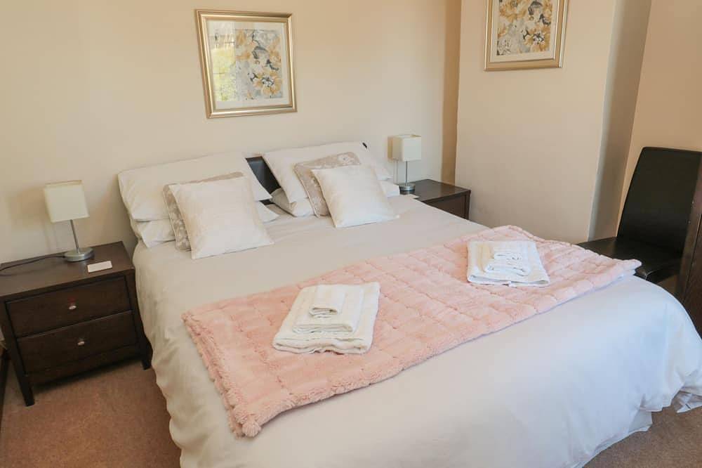 The Retreat, pet friendly, with pool in Embleton in Embleton, Northumberland