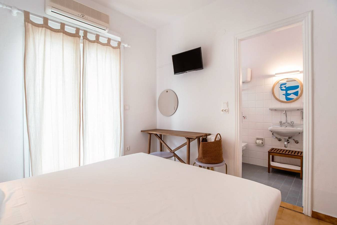 Entire apartment, Apartment '9' with Mountain View, Wi-Fi and Air Conditioning in Parikiá, Paros