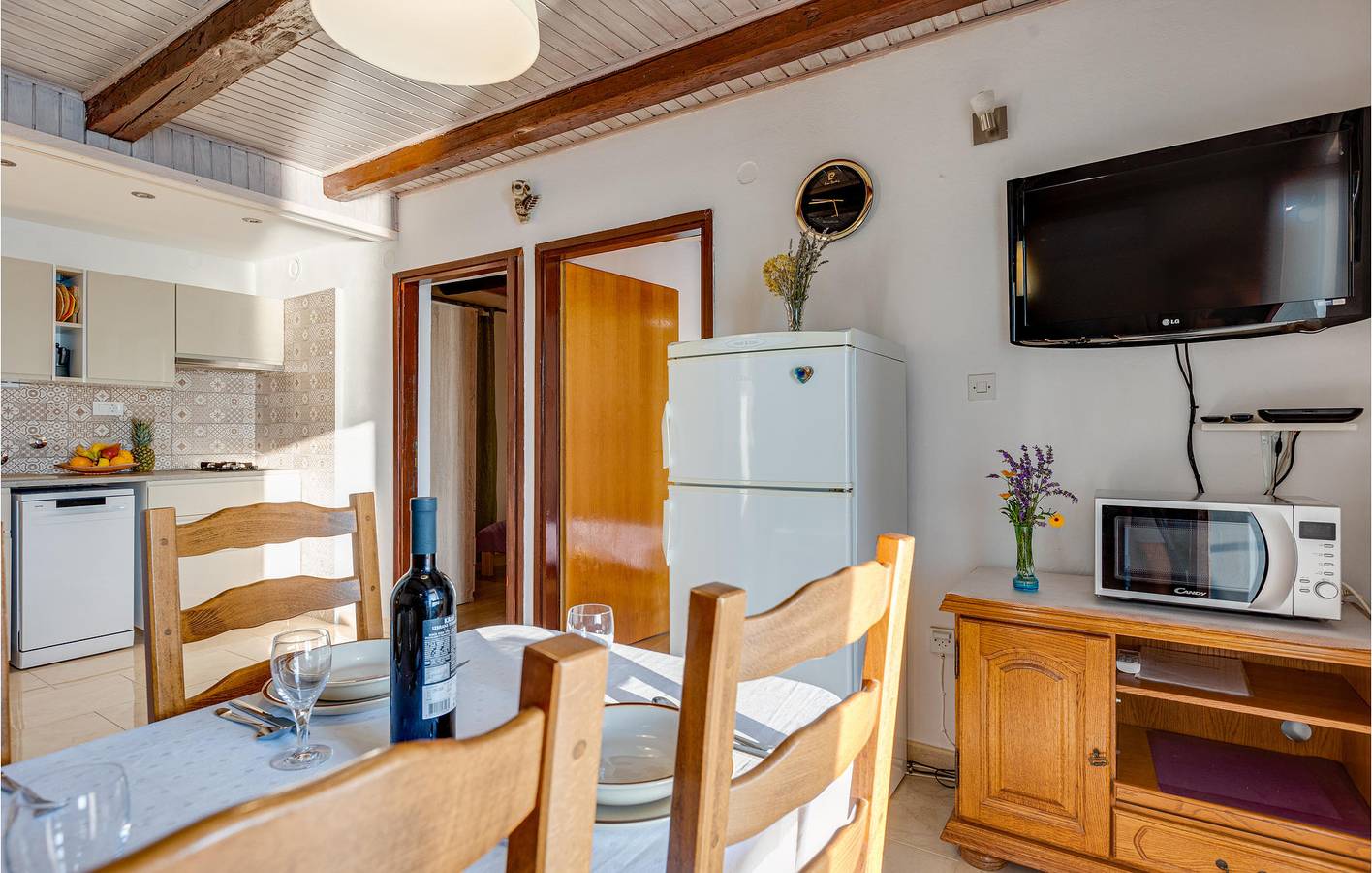 Ganze Ferienwohnung, Gemütliche Surf-Unterkunft: 1 km vom Strand entfernt, mit WLAN, Klimaanlage und Parkplatz in Punat, Krk