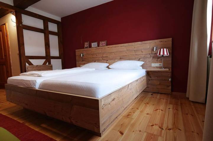 Ganze Wohnung, Doppelzimmer mit eigenem Badezimmer in Prichsenstadt, Fränkisches Weinland