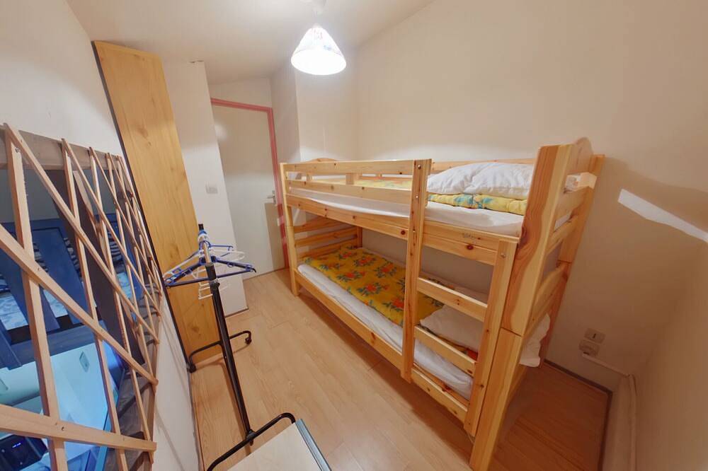 Entire apartment, Bright apartment for 6 in the center of Prémanon in Prémanon, Parc naturel régional du Haut-Jura