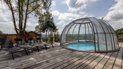 Gîte pour 4 personnes, avec terrasse ainsi que piscine et jardin à Trois-Ponts