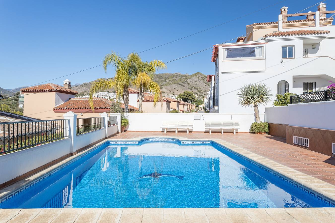 Apartamento entero, Apartamento acogedor, 2 grandes terrazas, vistas impresionantes y piscina in Playa de Burriana, Nerja