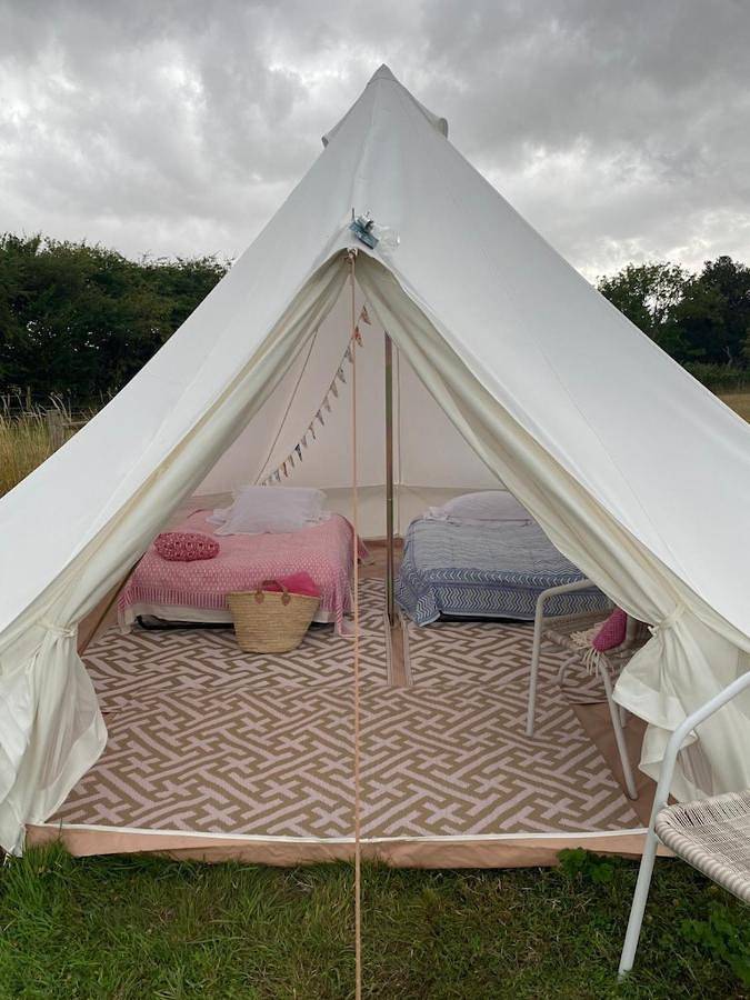 Camping tent for 3 people, with garden and view in Chichester (District)