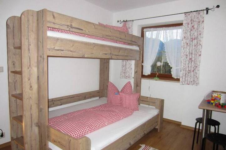 Ganze Wohnung, Ferienwohnung Zwiesel 45 qm, 2 Schlafzimmer, Wohnküche, Balkon in Piding, Bayerische Alpen