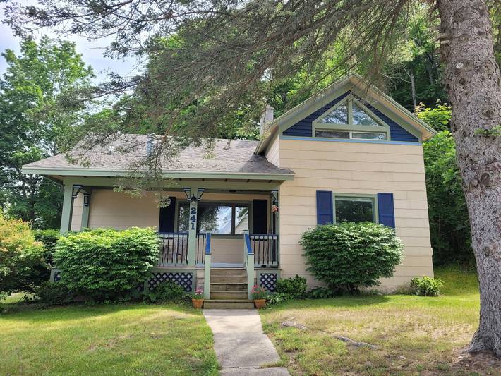 Vacation home for 6 people, with terrace and yard in Lake Michigan