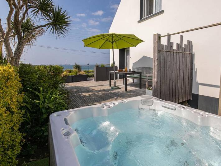 Location de vacances pour 6 personnes, avec jardin ainsi que jacuzzi et terrasse, animaux acceptés dans Plage De Kervenni Plouguerneau - 2