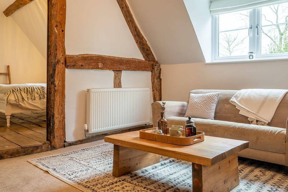 Landers, Cheltenham - sleeps 10 guests  in 5 bedrooms in Great Witcombe, Gloucestershire