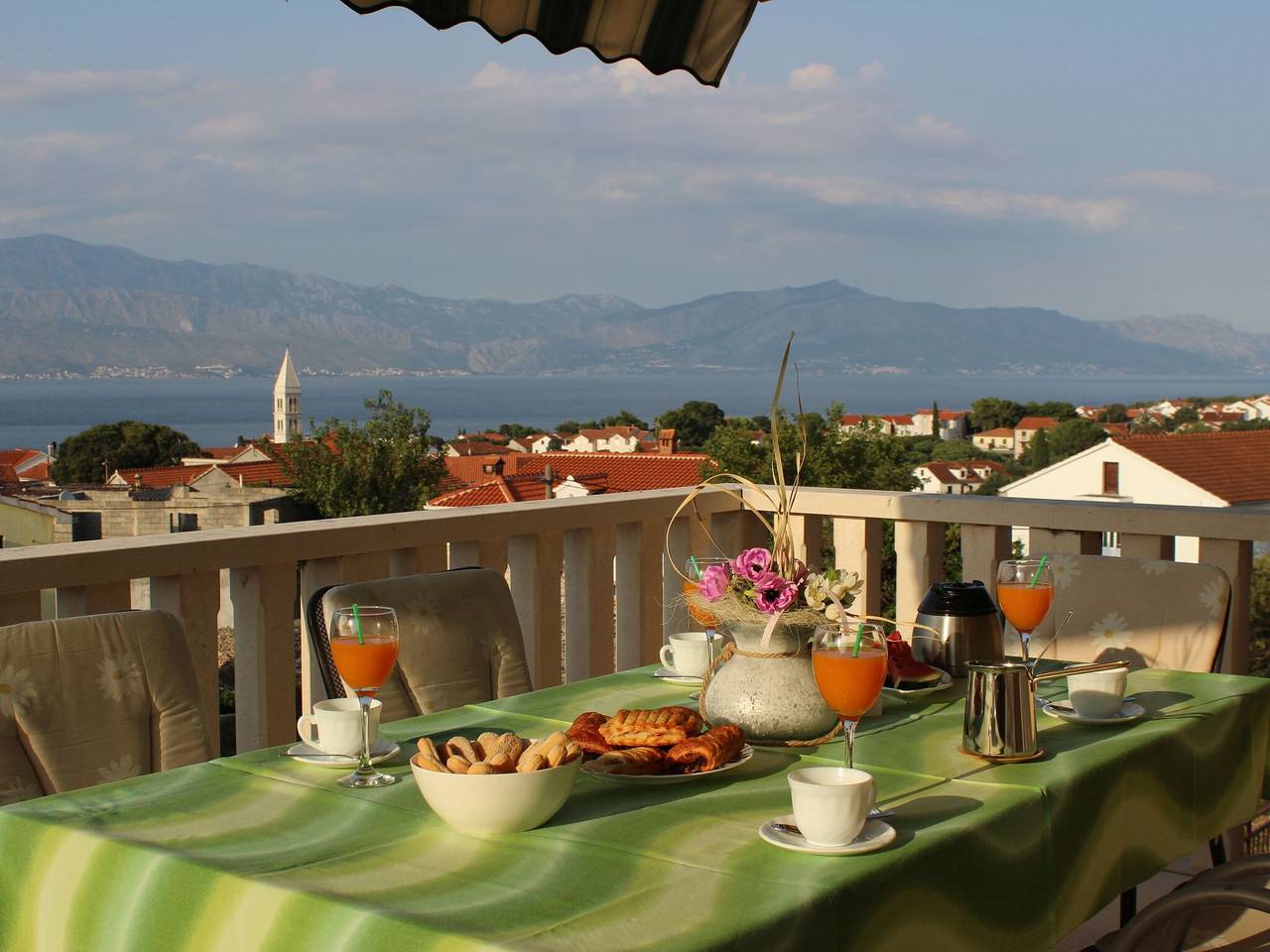 Entire apartment, Apartments Sweet Life - Three-Bedroom Apartment with Terrace and Sea view (Renata) (St) in Supetar, Brac