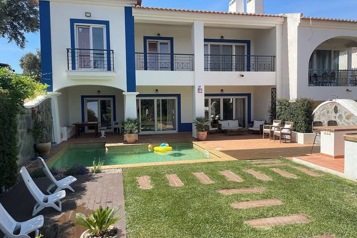 Vacation rental for 6 people, with balcony and pool as well as yard in Redondo