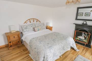 Log Cabin for 6 People in Glenties, County Donegal, Photo 1