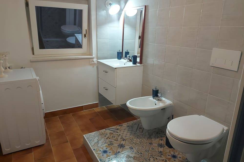Entire apartment, At 500 mt from the beaches comfortable air-conditioned studio apartment with parking space in Pulsano, Gulf of Taranto