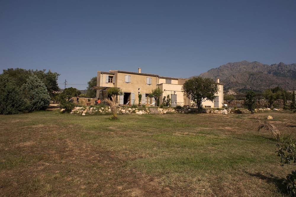 Casa Rosumarinu *** flooded with the scent of the maquis in Calenzana, Région de Calvi