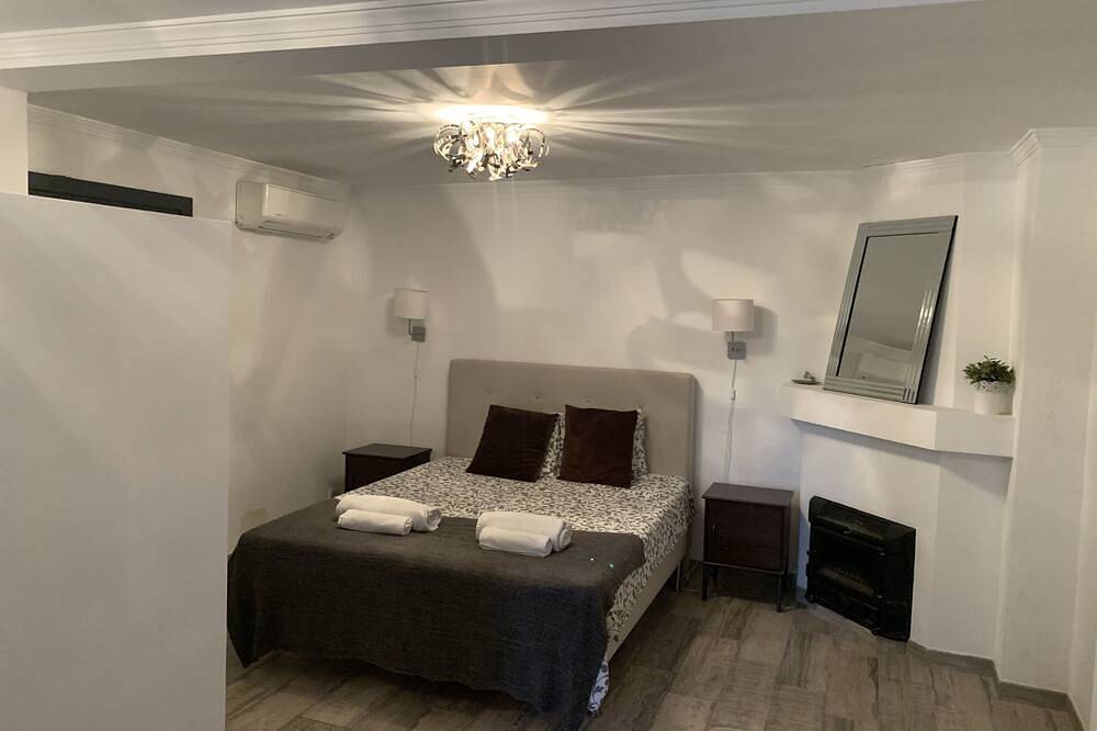 Luxury Villa for 16 people with seaview, pool and bbq in La Bonanova, Palma
