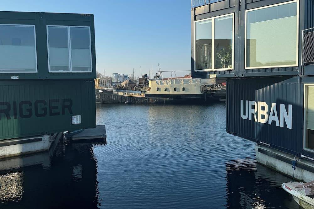 Unique Houseboat on the Water – Stay Like a True Copenhagener in Amager, Copenhague