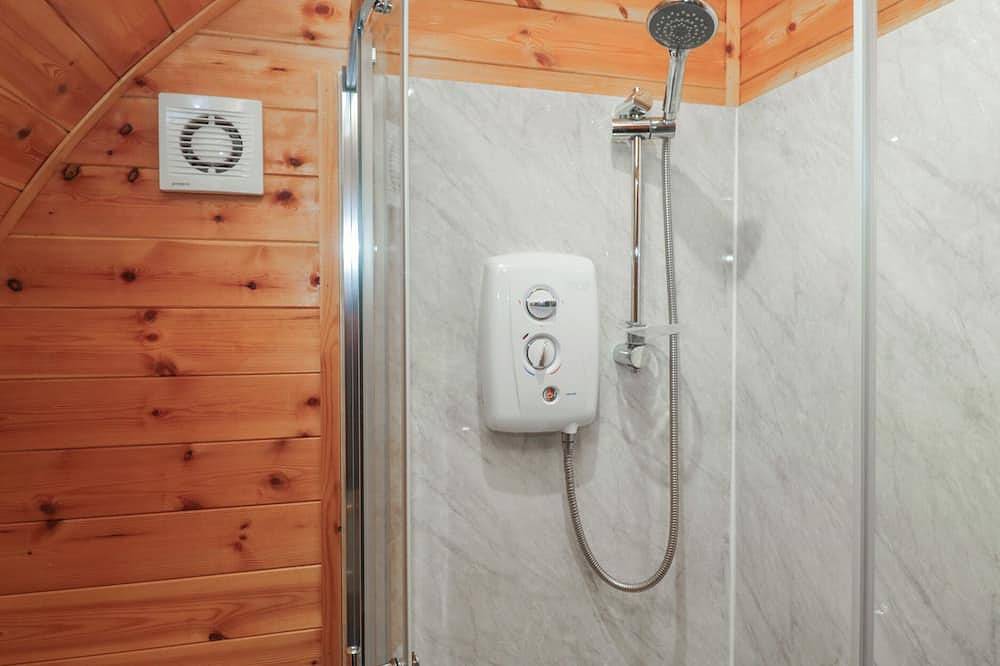 Beech, romantic, with hot tub in Ulverston in Lake District