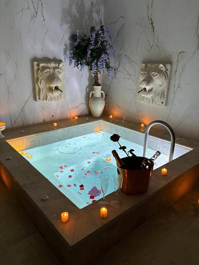 Hôtel pour 2 personnes, avec Jacuzzi et Terrasse ainsi que Jardin et Sauna