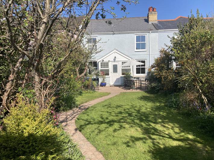 Vacation rental for 8 people, with yard in Mumbles