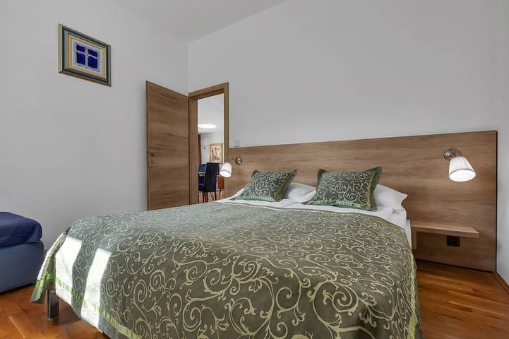 Casa con piscina climatizada, terraza, vista al mar, mini golf u. Zona de juegos infantil in Makarska, Rivera de Makarska