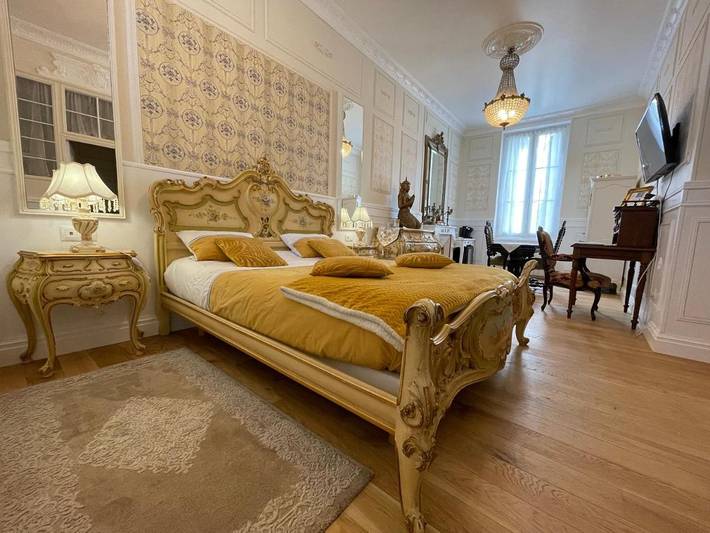 Chambre d’hôte pour 2 personnes, avec jardin ainsi que vue et piscine à Saint-Ciers-de-Canesse