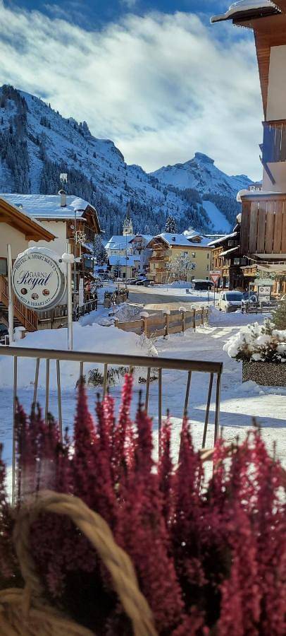 Hotel voor 3 personen, with terras and uitzicht as well as sauna in Arabba