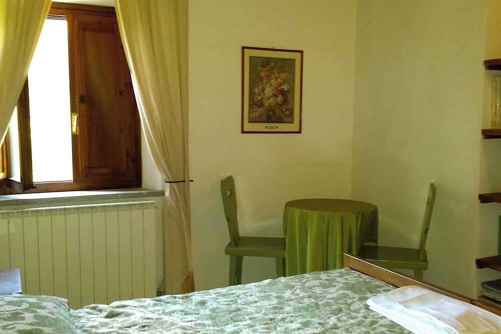 Old Casale in a Huge Country Side in Peace and Relax, Between Umbria and Tuscany in Città della Pieve, Provincia de Perugia