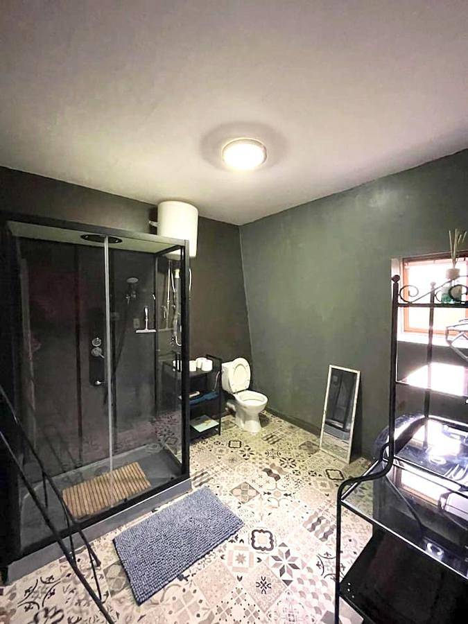 Appartement entier, Spacious apartment in Frameries 94 m² with parking includeda in Frameries, Hainaut